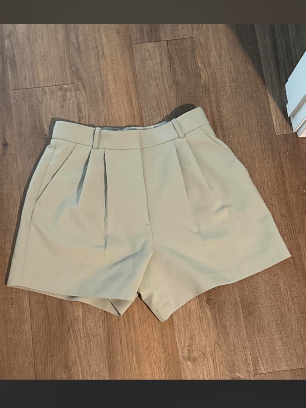 Abercrombie & Fitch High-Waist Pleated Shorts in Light Green